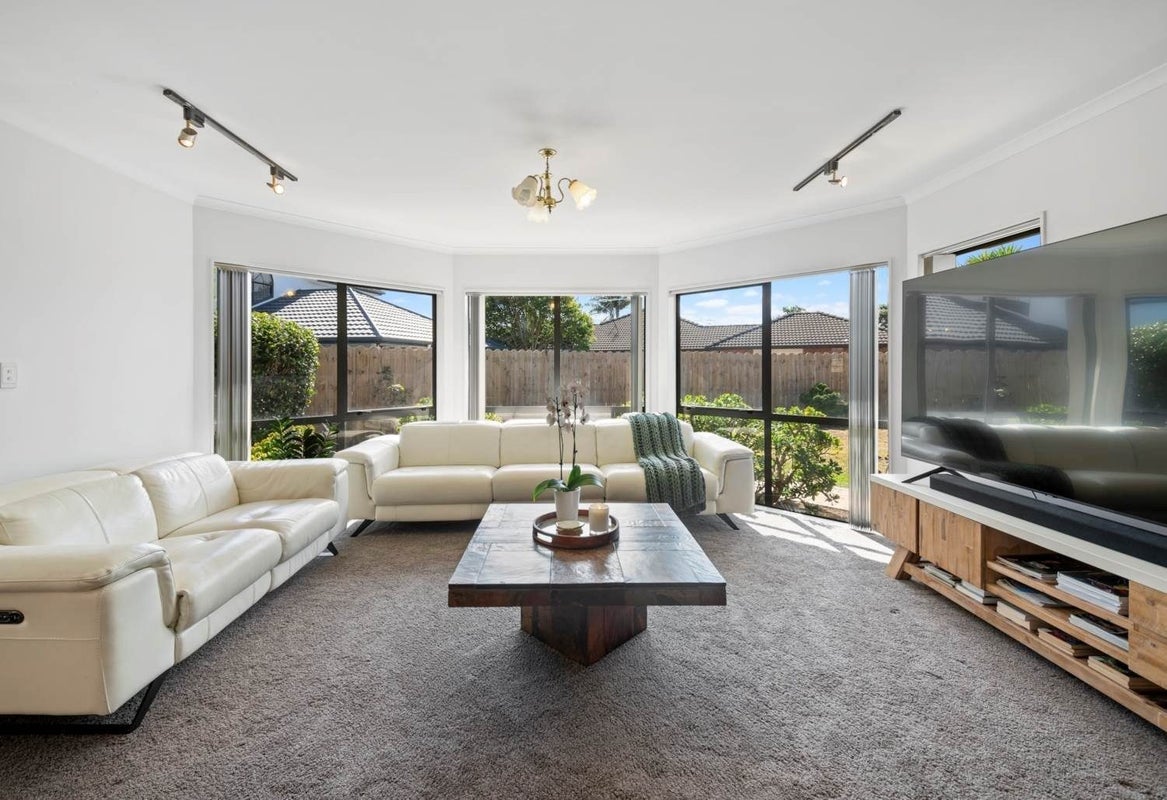 27 Longford Park Drive, Takanini, Auckland - Carousel 2