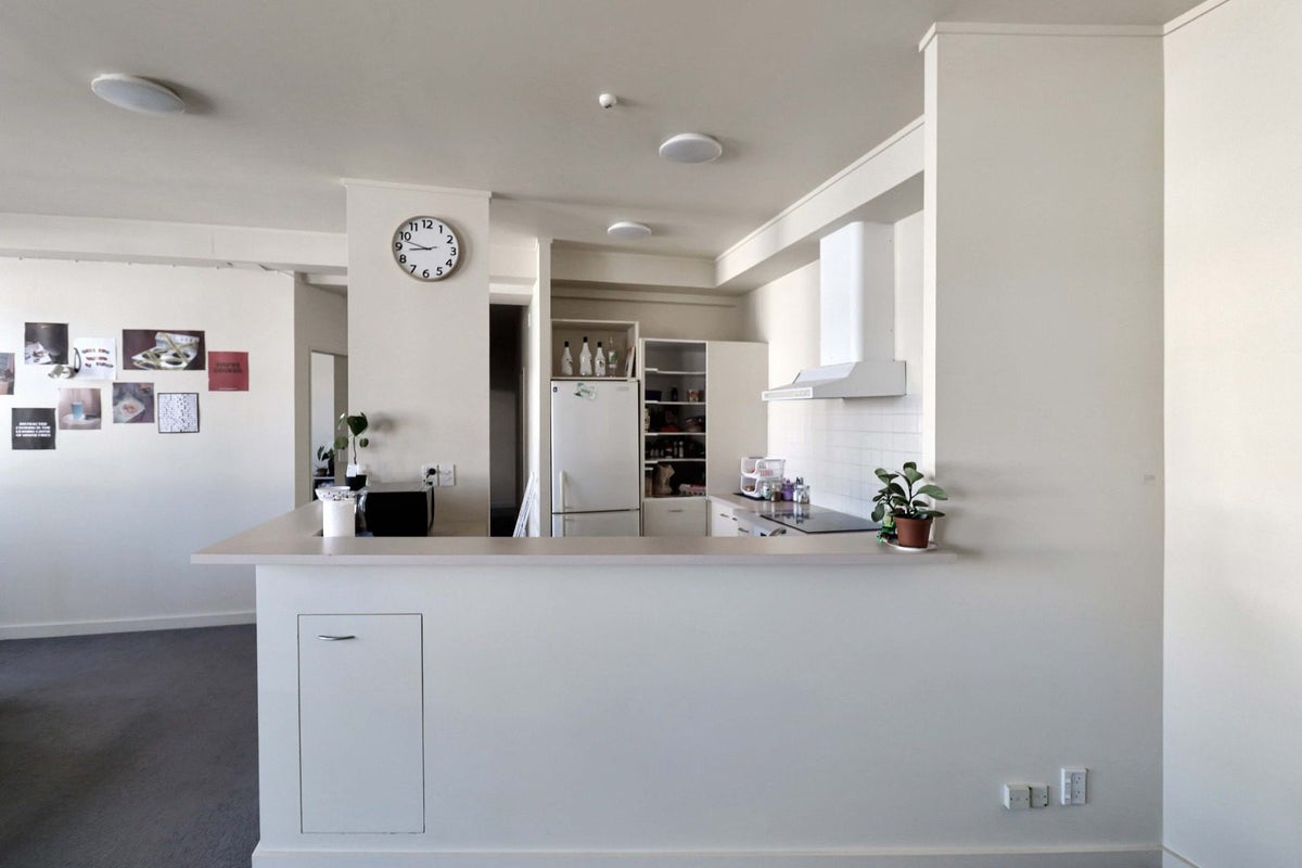 4B/16 Kent Terrace, Mount Victoria, Wellington - Carousel 1