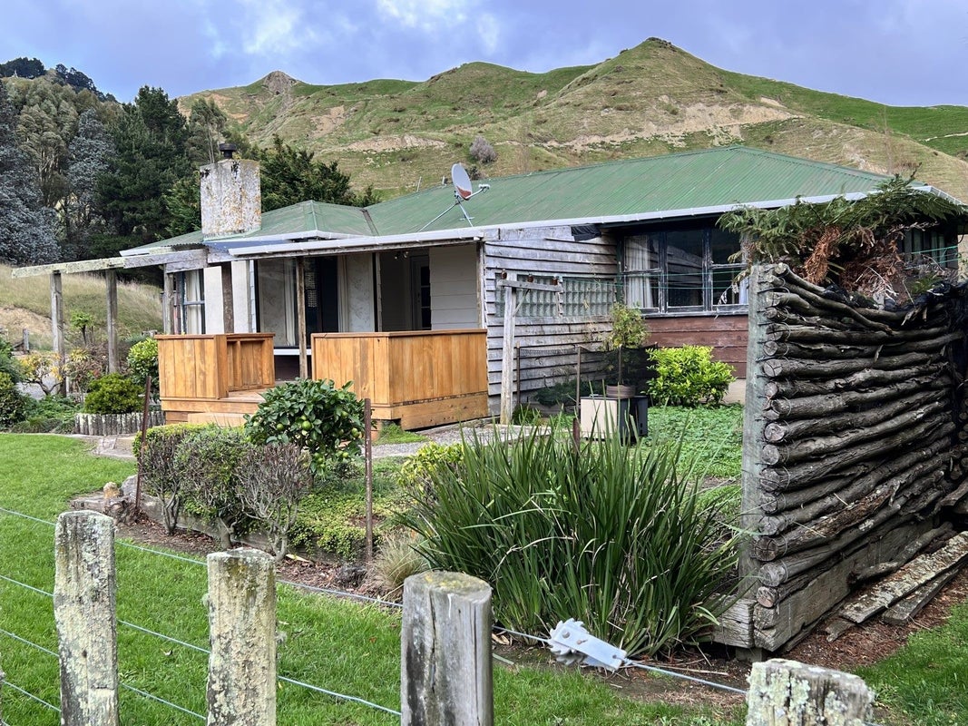 2411 Coast Road, Pongaroa - Carousel 1