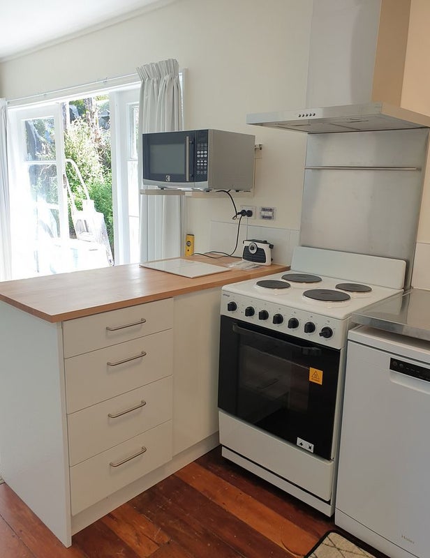 10A Norna Crescent, Kelburn, Wellington - Carousel 1