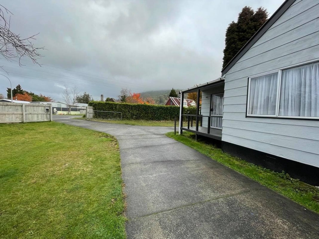 11 Cherrywood Place, Western Heights, Rotorua - Carousel 10
