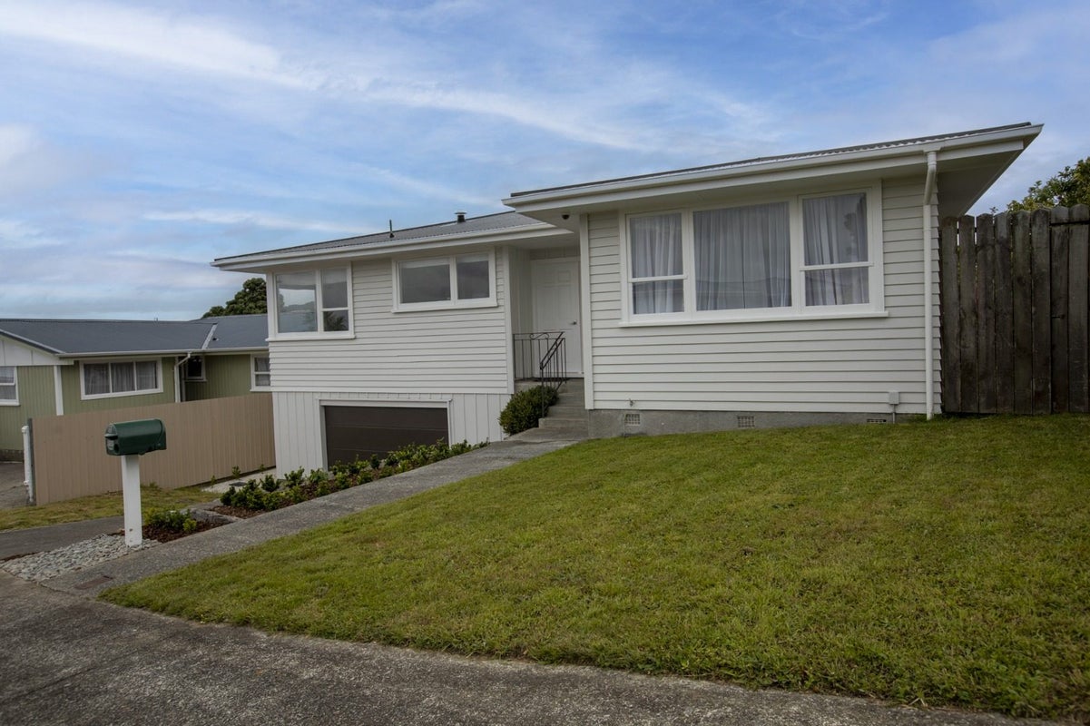 12 Lenox Grove, Johnsonville, Wellington - Carousel 1