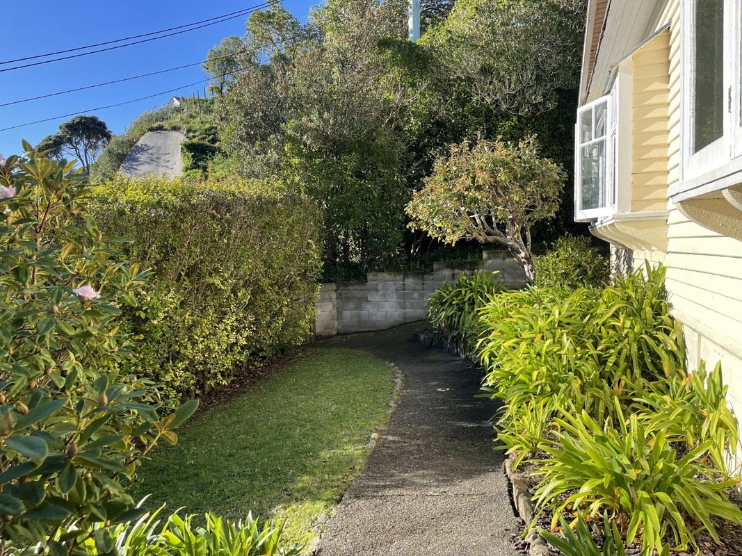 3 St Michaels Crescent, Kelburn, Wellington - Carousel 11