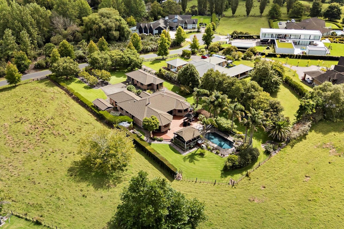 16 Lynwood Grove, Albany - Carousel 50