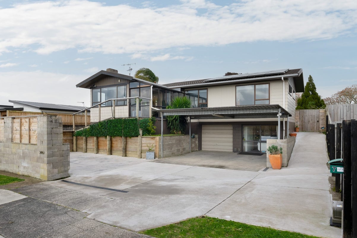 7 Fuchsia Avenue, Pukete, Hamilton - Carousel 1