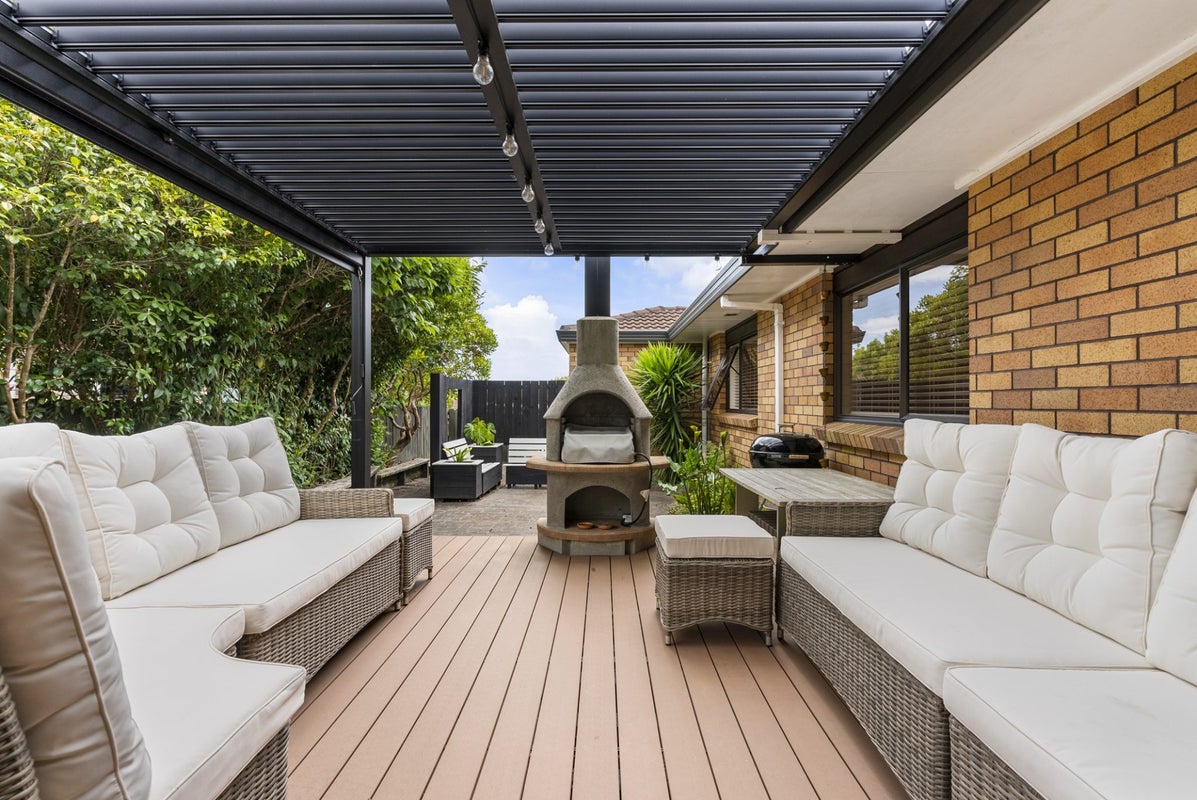 2/9 Perendale Close, Somerville, Manukau - Carousel 1