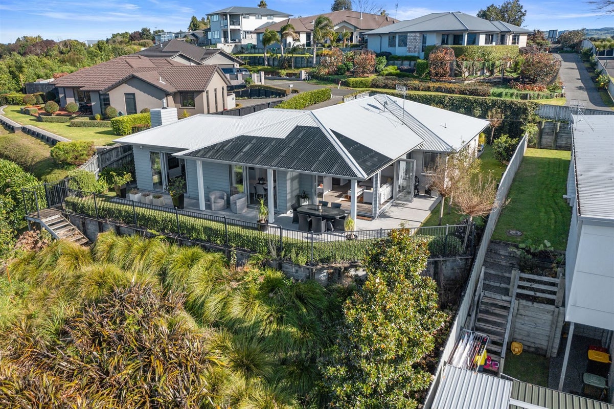 15 Valley View Way, Bethlehem, Tauranga - Carousel 1