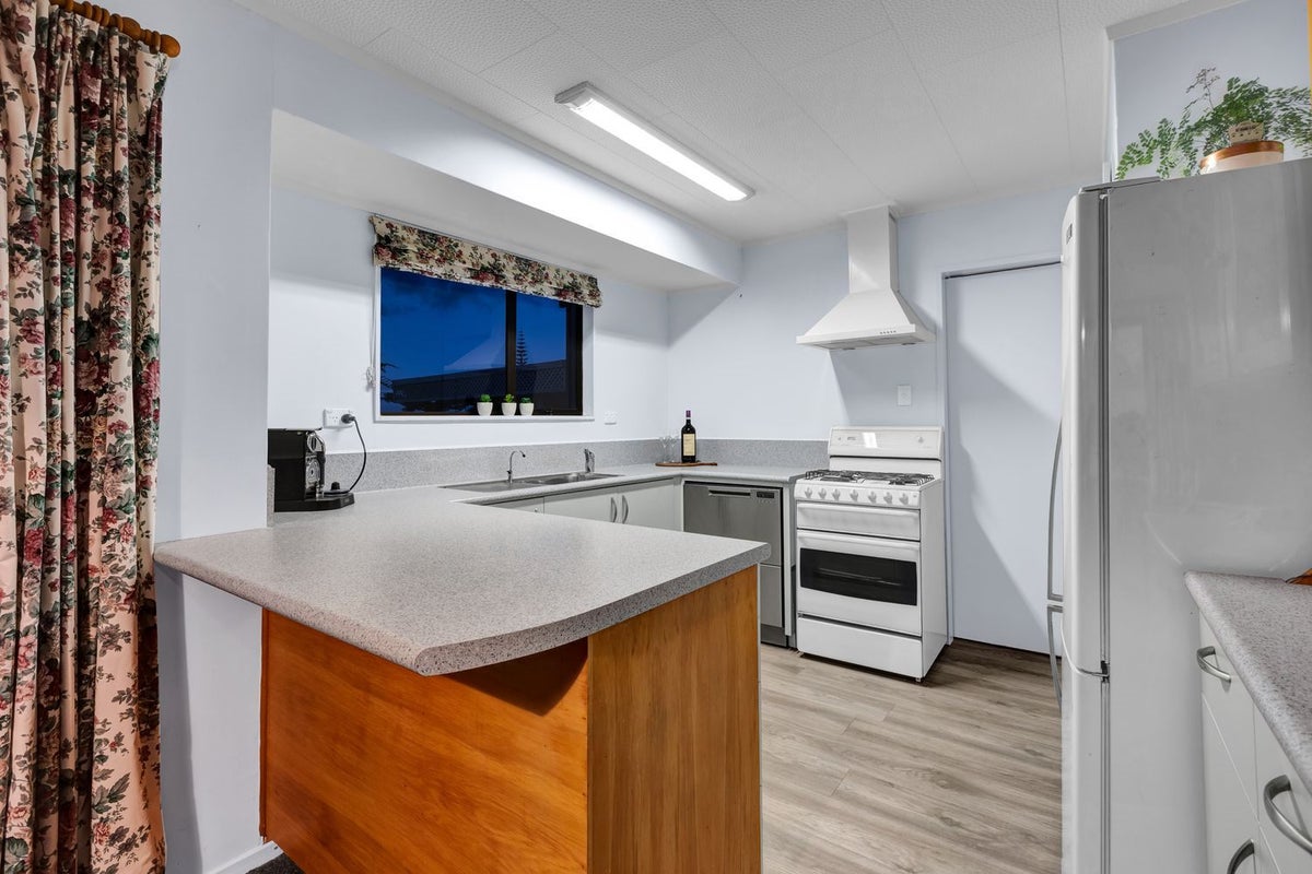 103D Barrett Road, Whalers Gate, New Plymouth - Carousel 2