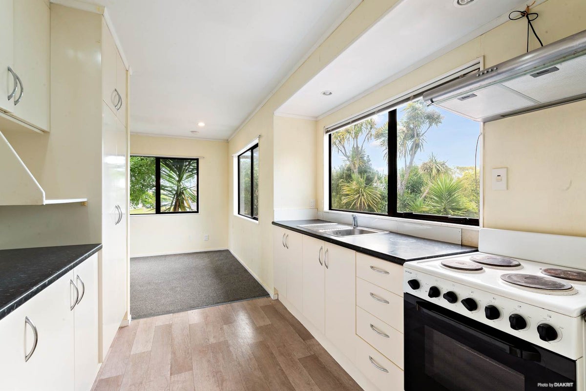 12 Justamere Place, Weymouth, Auckland - Carousel 2