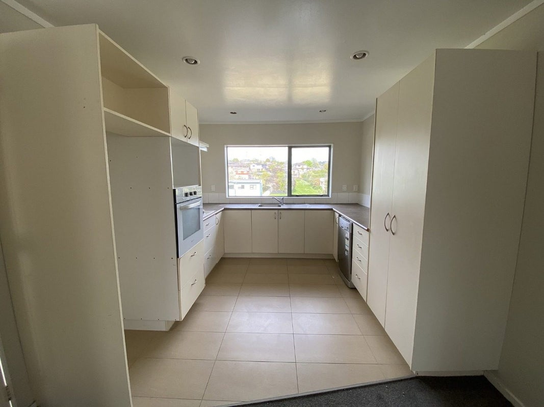 25 Ginders Drive, Massey, Auckland - Carousel 2