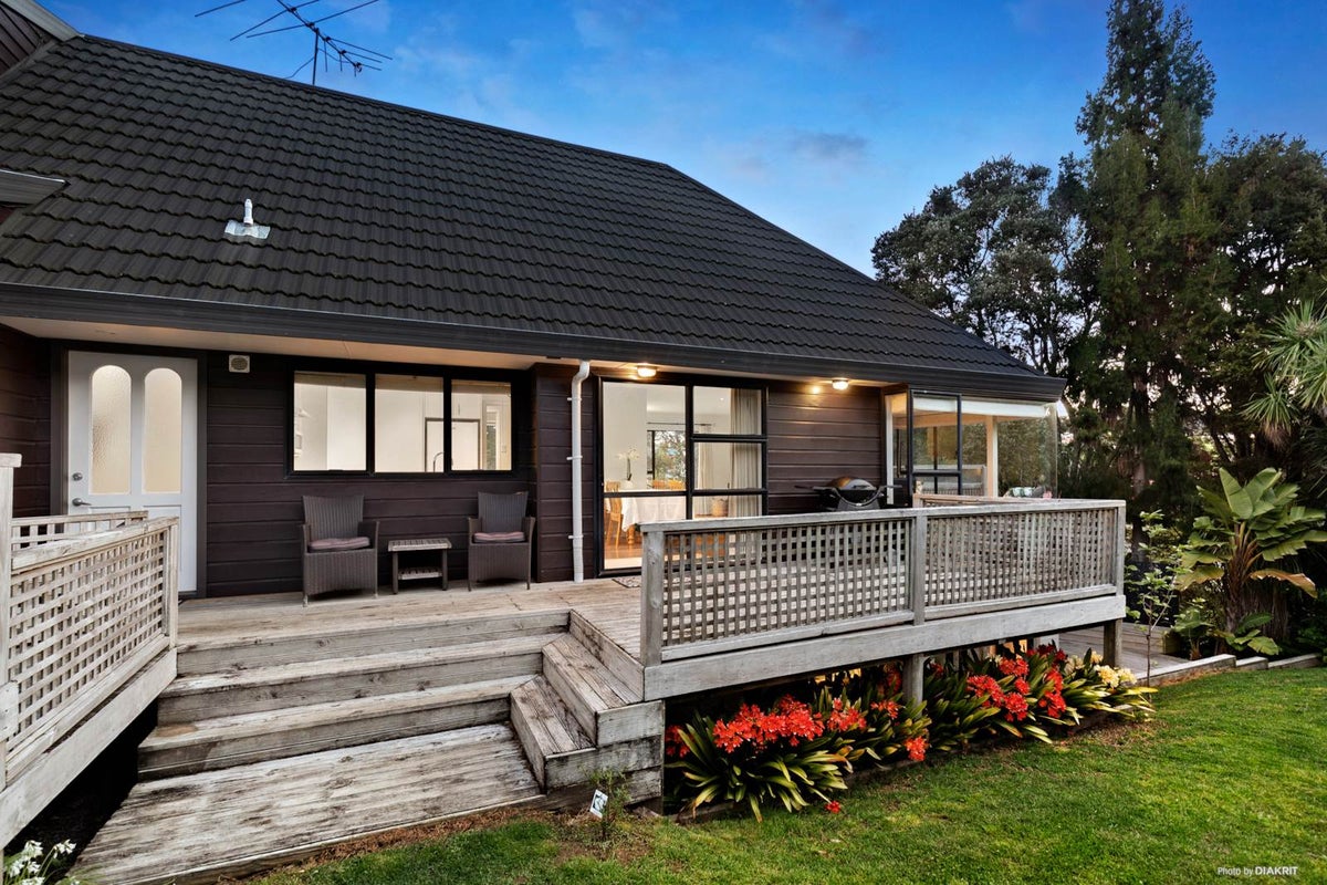 2/498 Beach Road, Murrays Bay, Auckland - Carousel 1