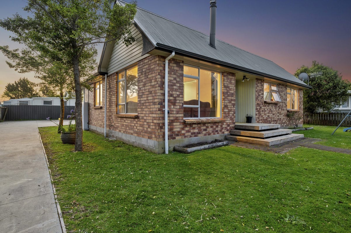 22 Neil Road, Fairy Springs, Rotorua - Carousel 1