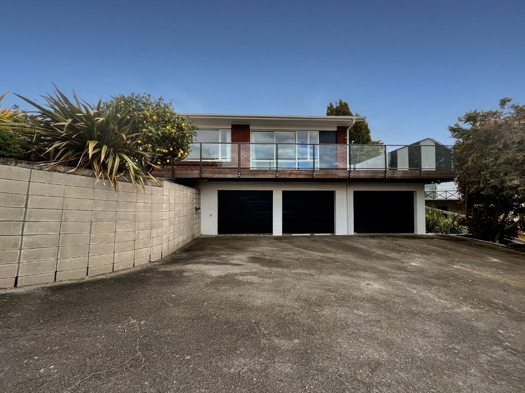 13 Scenic Heights, Acacia Bay, Taupo - Carousel 2