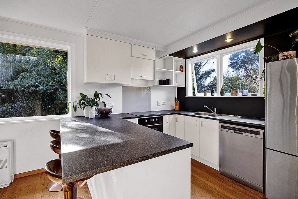 80F Brois Street, Frankleigh Park, New Plymouth - Carousel 1