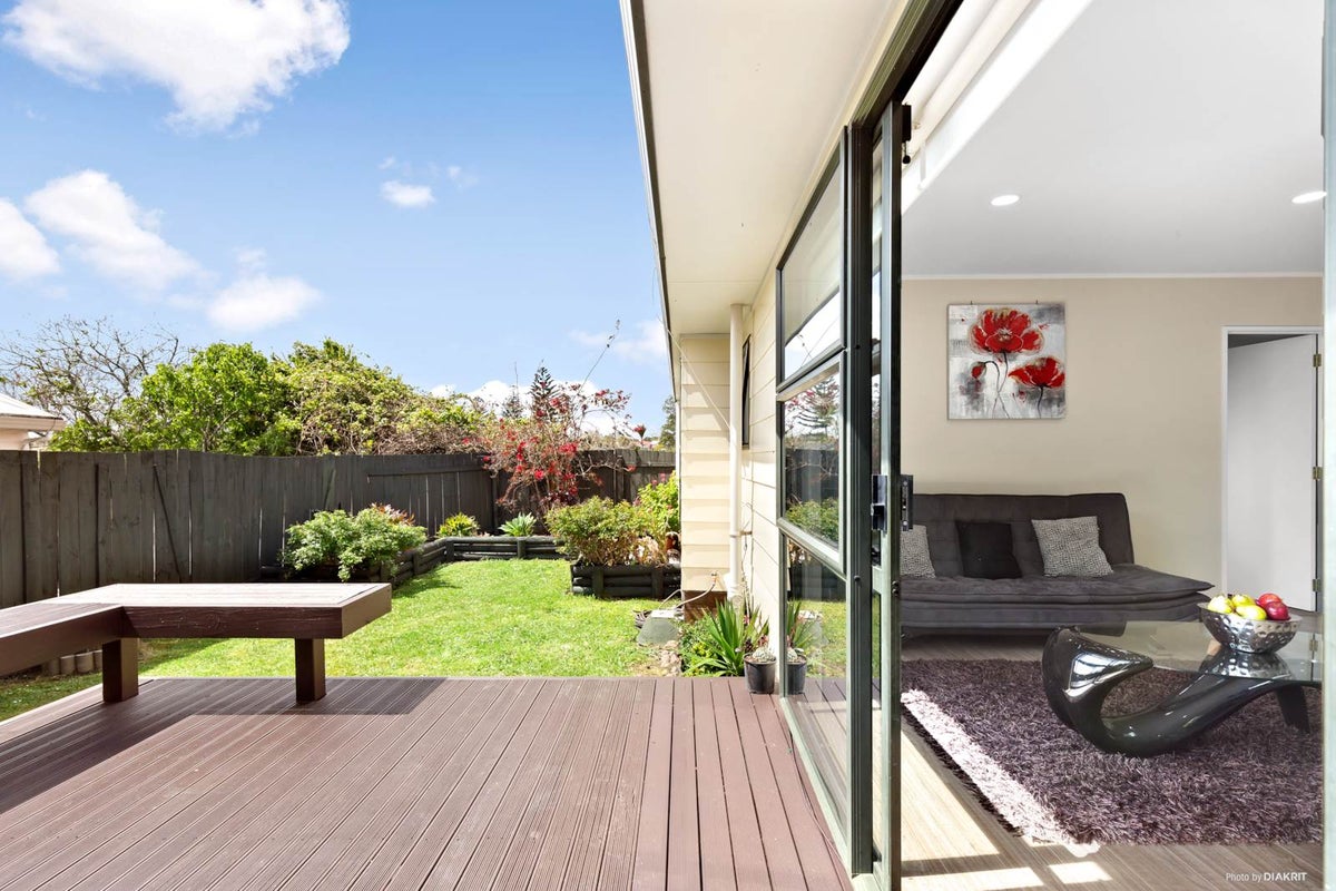 2/3 Margan Avenue, New Lynn, Auckland - Carousel 2