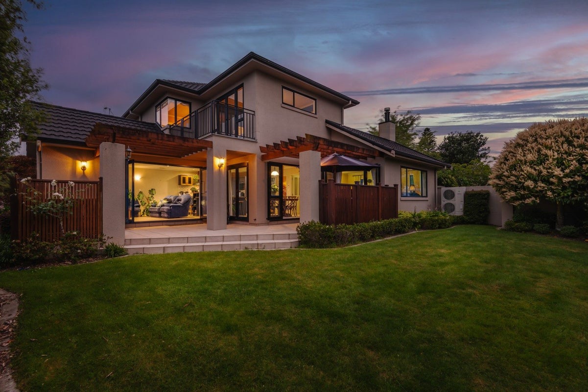 8 La Lena Grove, Fitzherbert, Palmerston North - Carousel 2