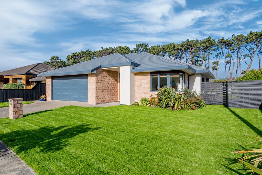 140 Weggery Drive, Waikanae Beach, Waikanae - Carousel 1