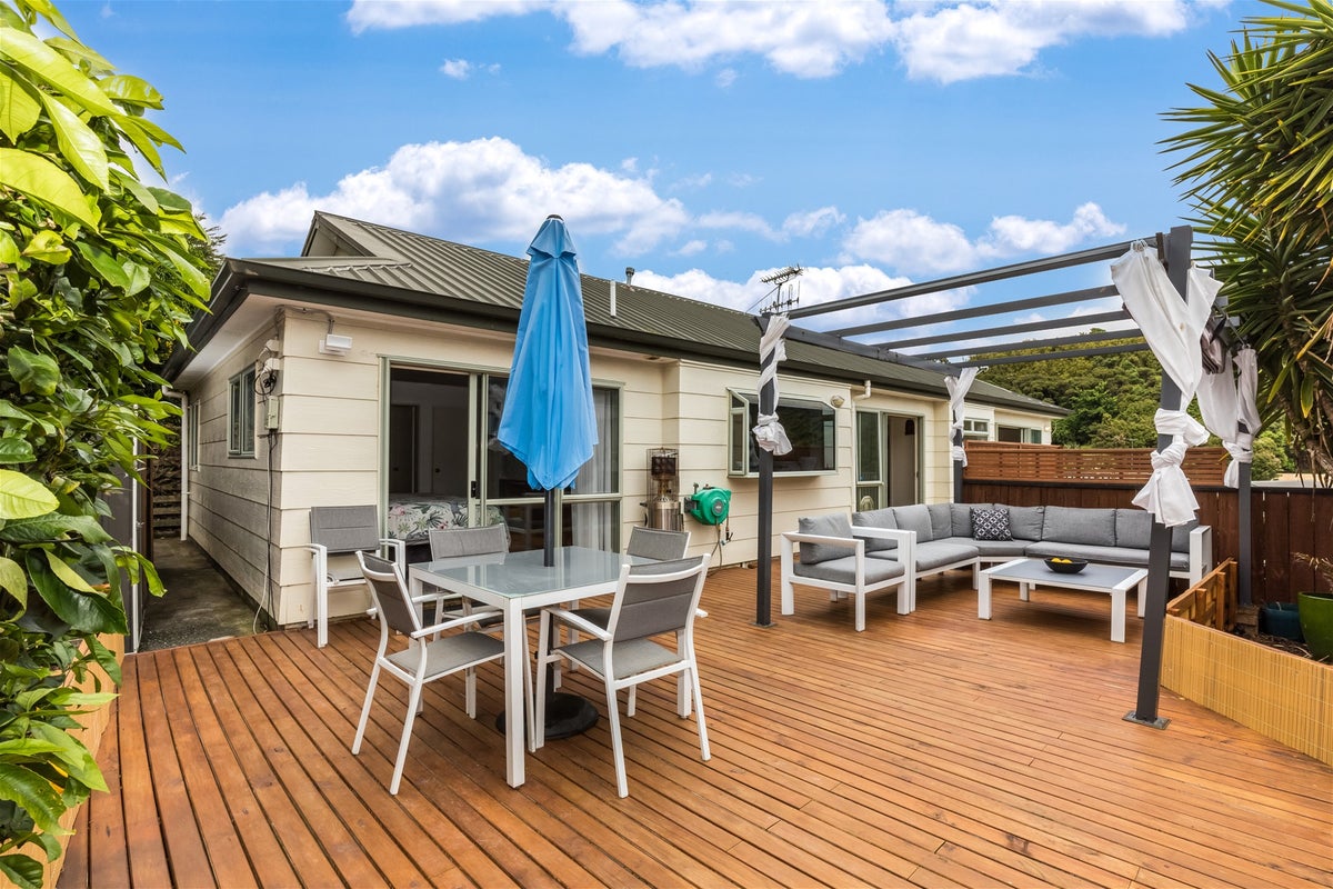 57B Albatross close, Whitby, Porirua - Carousel 1