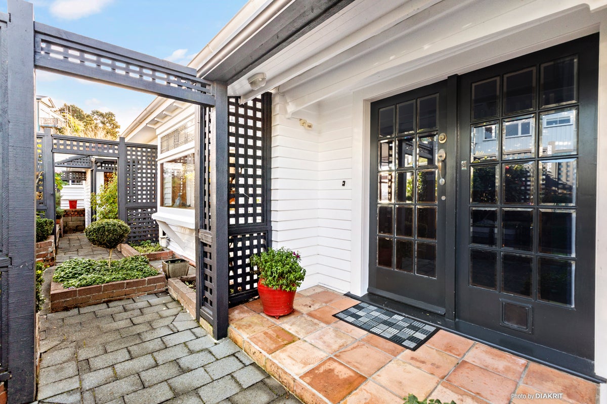 2 Bruce Avenue, Brooklyn, Wellington - Carousel 1
