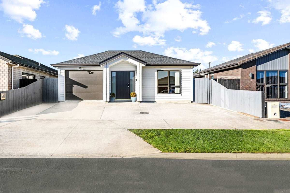 16 Survila Street, Takanini, Papakura, Auckland - Carousel 1