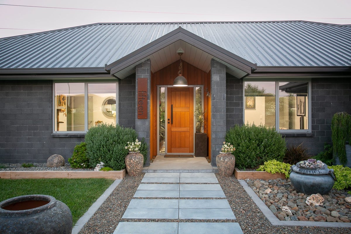 15 Shadbolt Drive, Leamington, Cambridge - Carousel 1