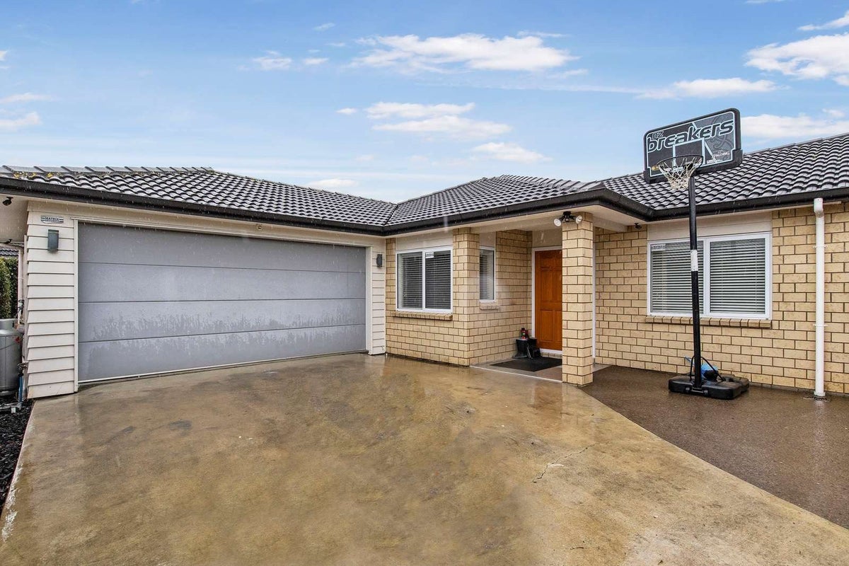 16B Anderson Avenue, Point England, Auckland - Carousel 1