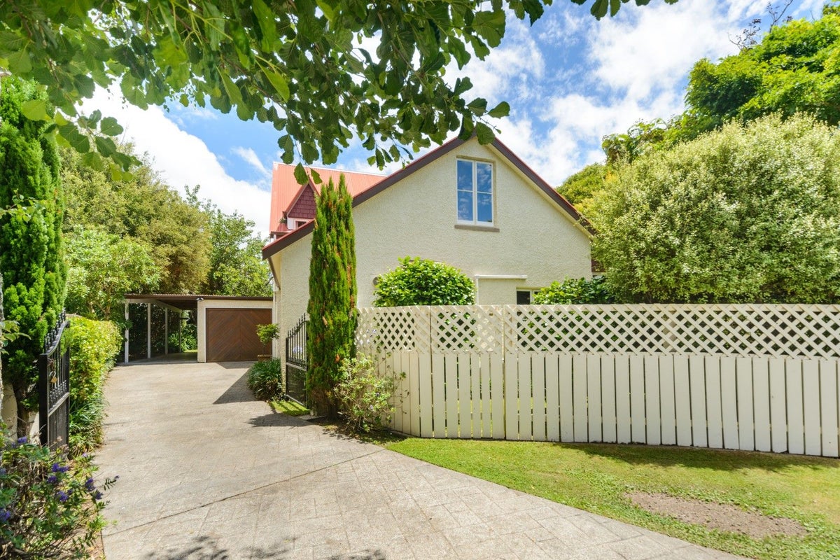 12 Astrid Court, Awapuni, Palmerston North - Carousel 2