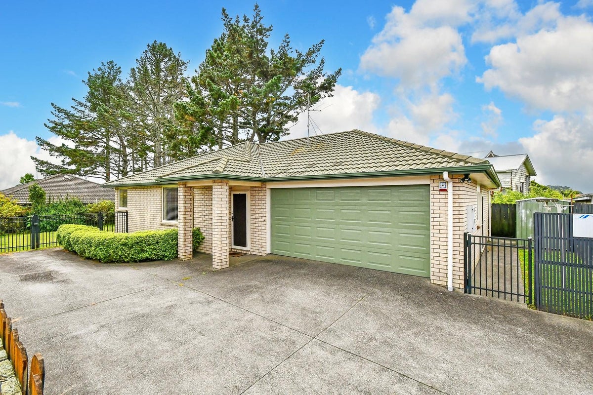 6 Richard Halse Drive, Manurewa, Auckland - Carousel 1