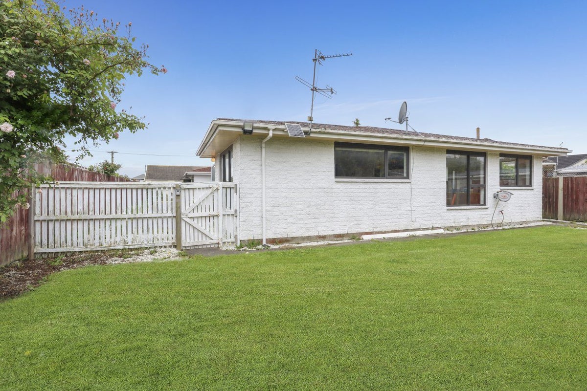 2/101 Teesdale Street, Burnside, Christchurch - Carousel 1
