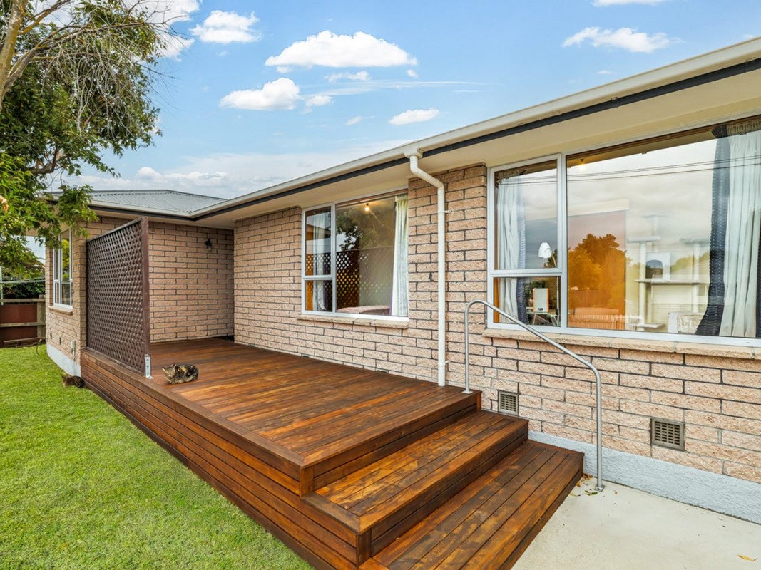 4 Vivian Street, Burwood, Christchurch - Carousel 1