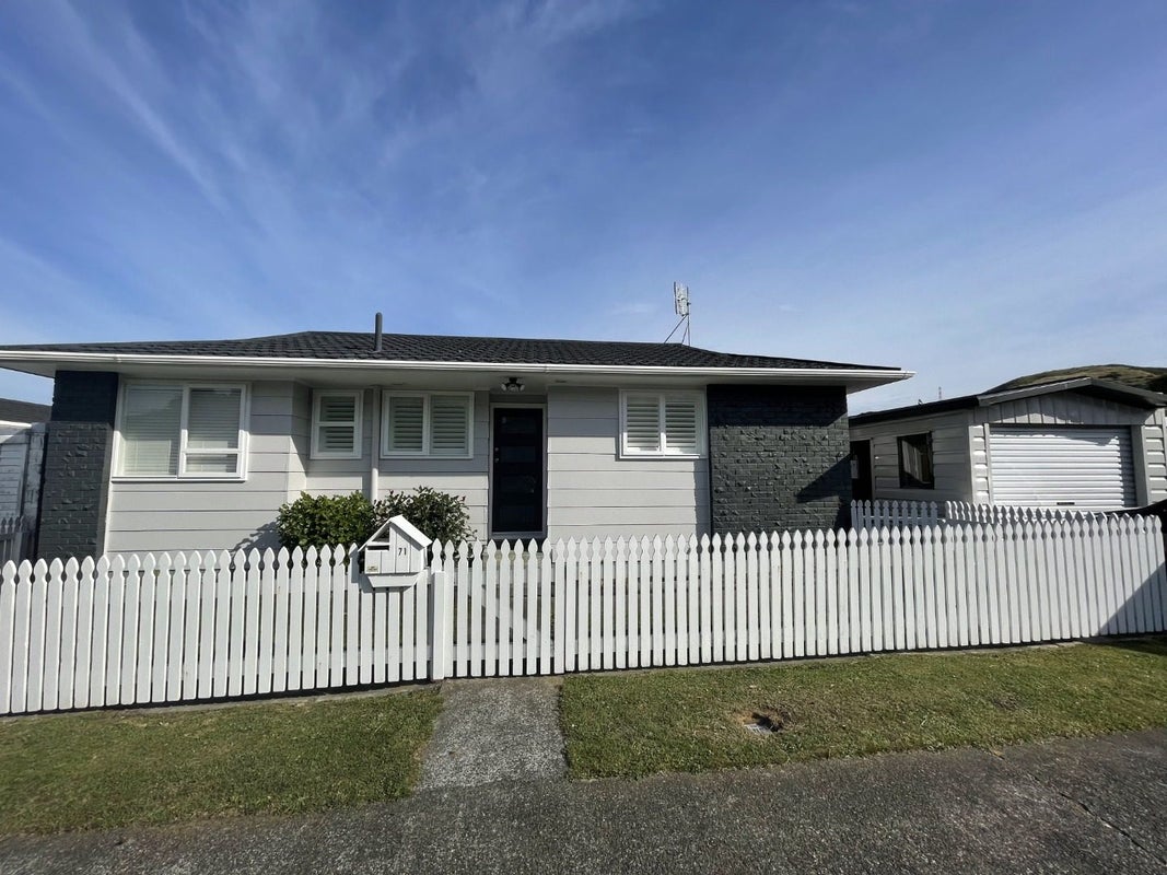 71 Waipounamu Drive, Kelson, Lower Hutt - Carousel 1