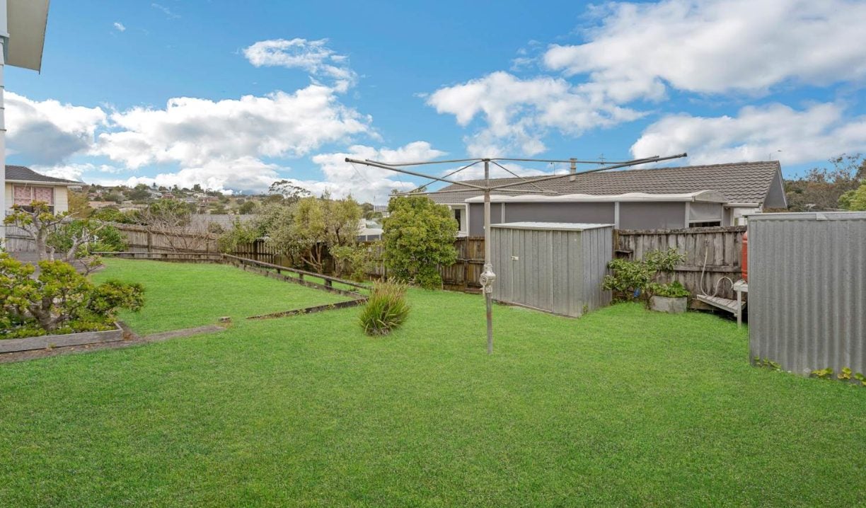 32 Cockayne Crescent, Sunnynook, Auckland - Carousel 2