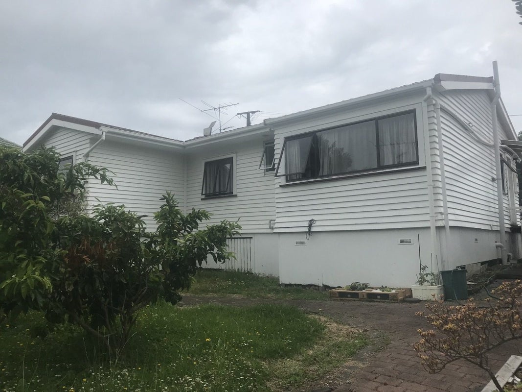 936 East Coast Road, Northcross, Auckland - Carousel 1