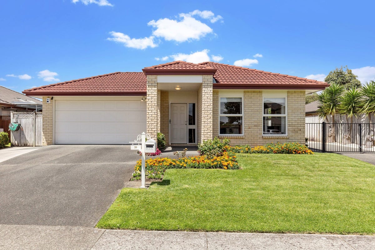 30 Turnberry Drive, Wattle Downs, Auckland - Carousel 1