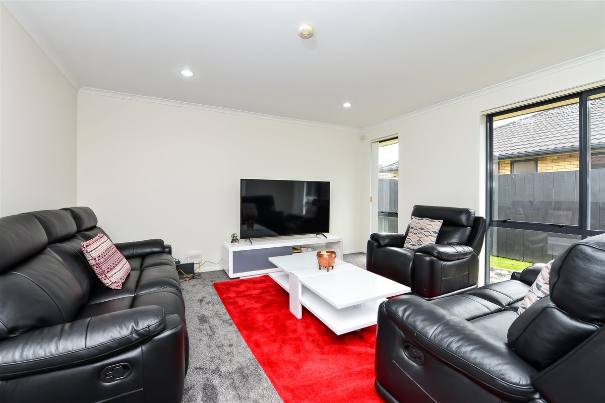 13 Nobleman Place, Hamilton East, Hamilton - Carousel 15