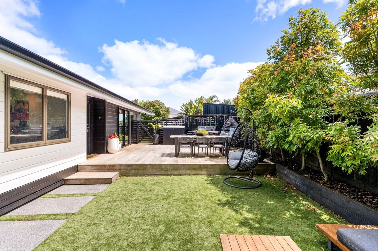 1A Cliff Road, Torbay, Auckland - Carousel 1