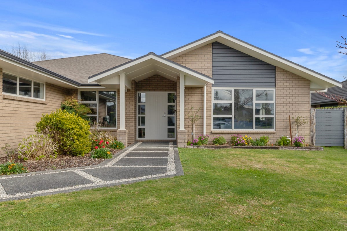 9 Amokura Crescent, Flagstaff, Hamilton - Carousel 2