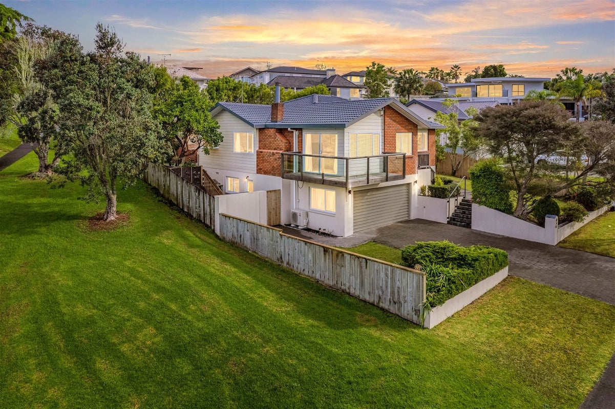 20 Sailfish Drive, West Harbour, Auckland - Carousel 1