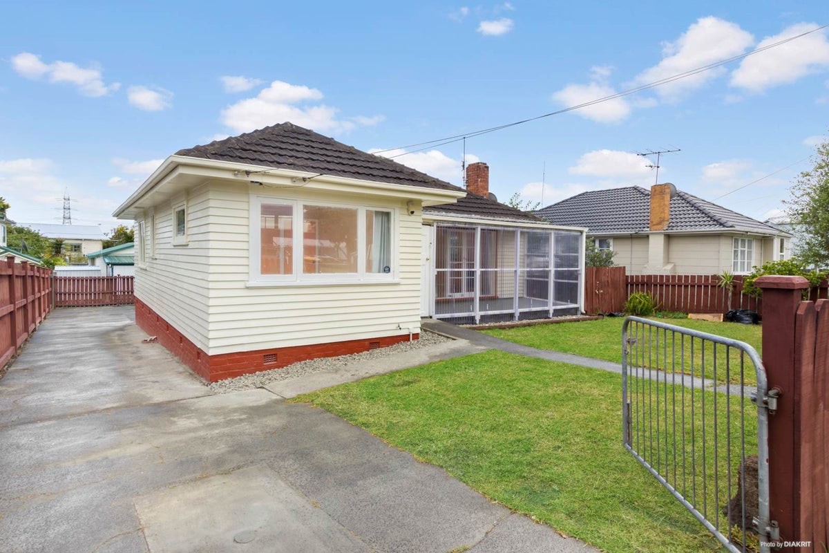 137 St Georges Road, Avondale, Auckland - Carousel 2