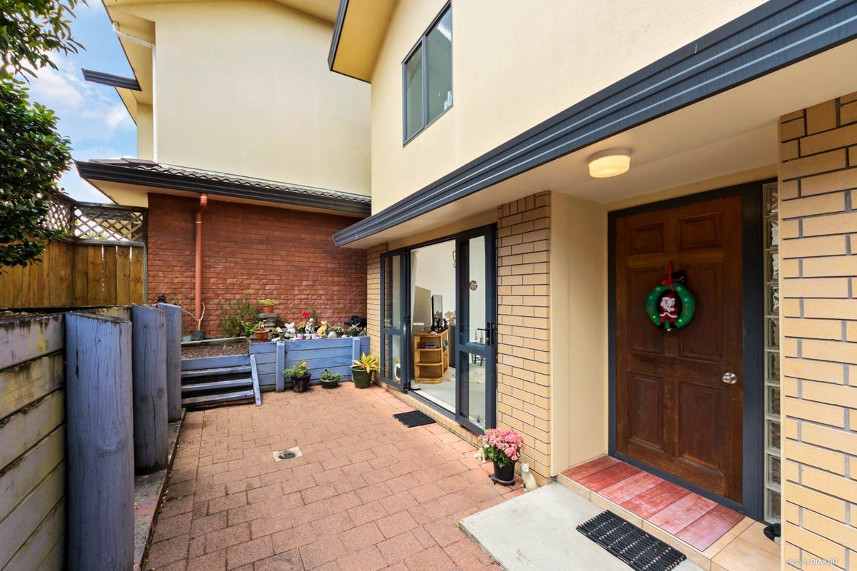20/2 Arawa Street, New Lynn, Auckland - Carousel 1