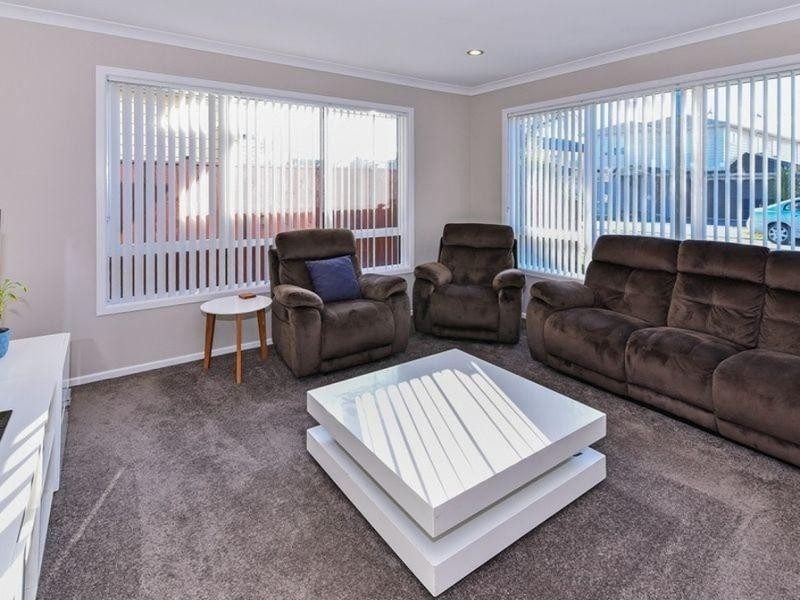 9 Sunglade Grove, Flat Bush, Auckland - Carousel 2