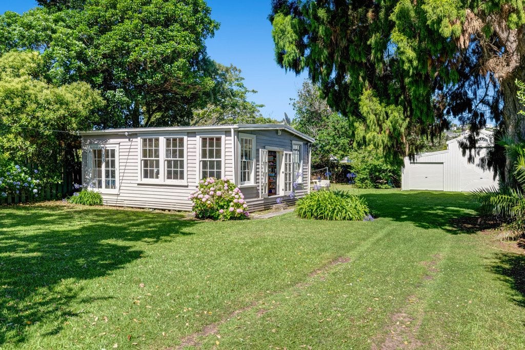 96 Ladies Mile, Manly, Whangaparaoa - Carousel 1