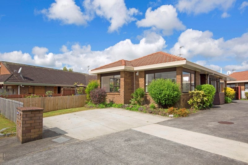 1/6 Mirabell Place, Golflands, Auckland - Carousel 1