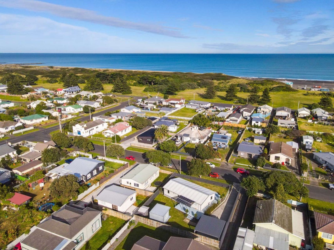 10 Karaka Street, Castlecliff, Whanganui - Carousel 2
