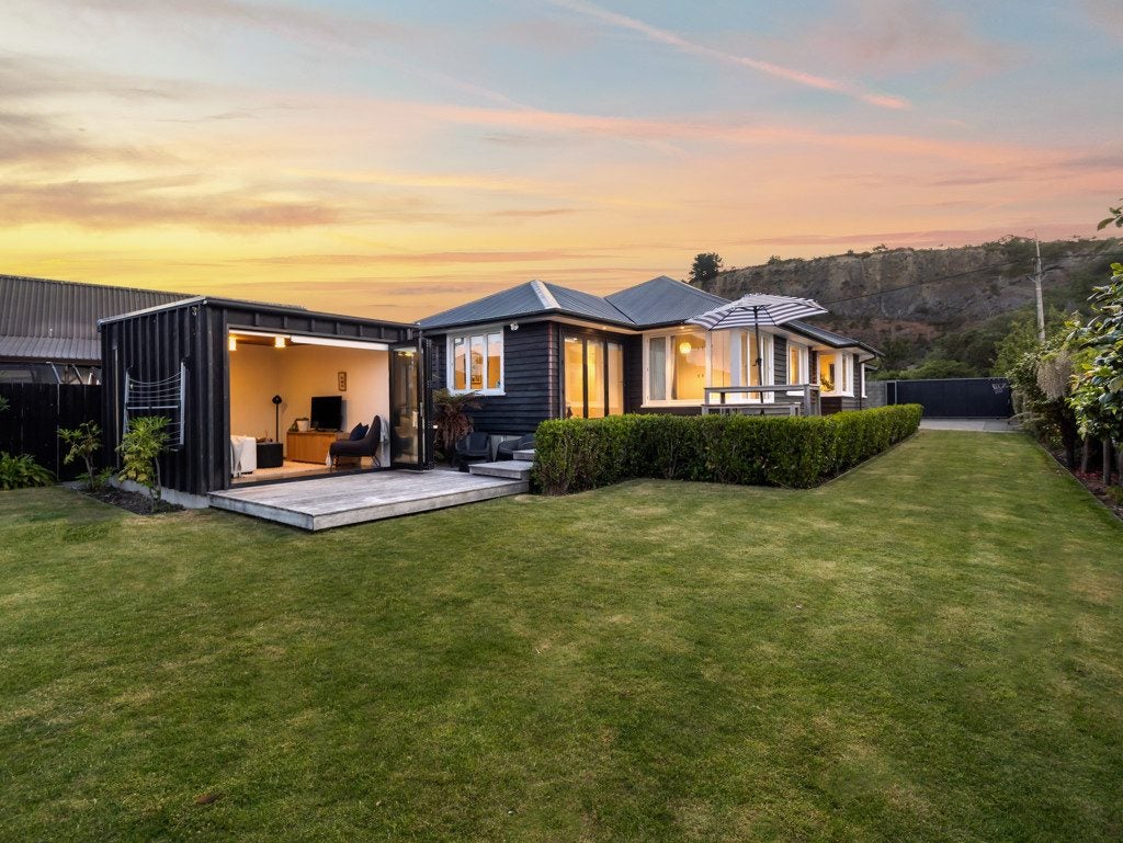 29 Main Road, Redcliffs, Christchurch - Carousel 1