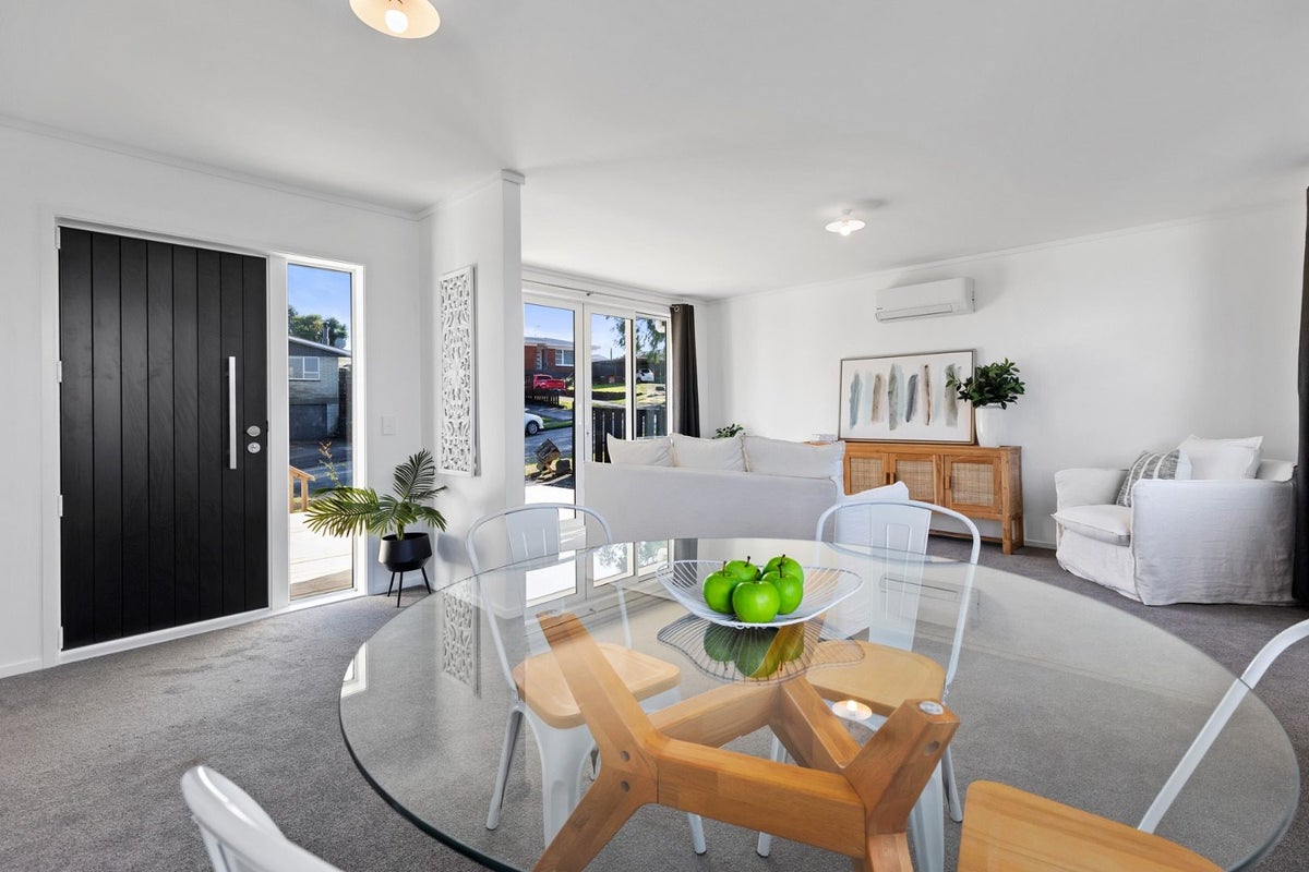 18 Regent Street, Brookfield, Tauranga - Carousel 2