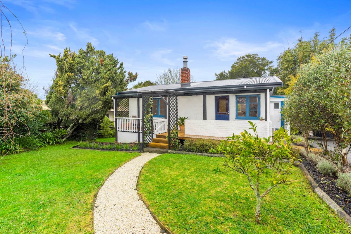 4 Withers Road, Glen Eden, Auckland - Carousel 2