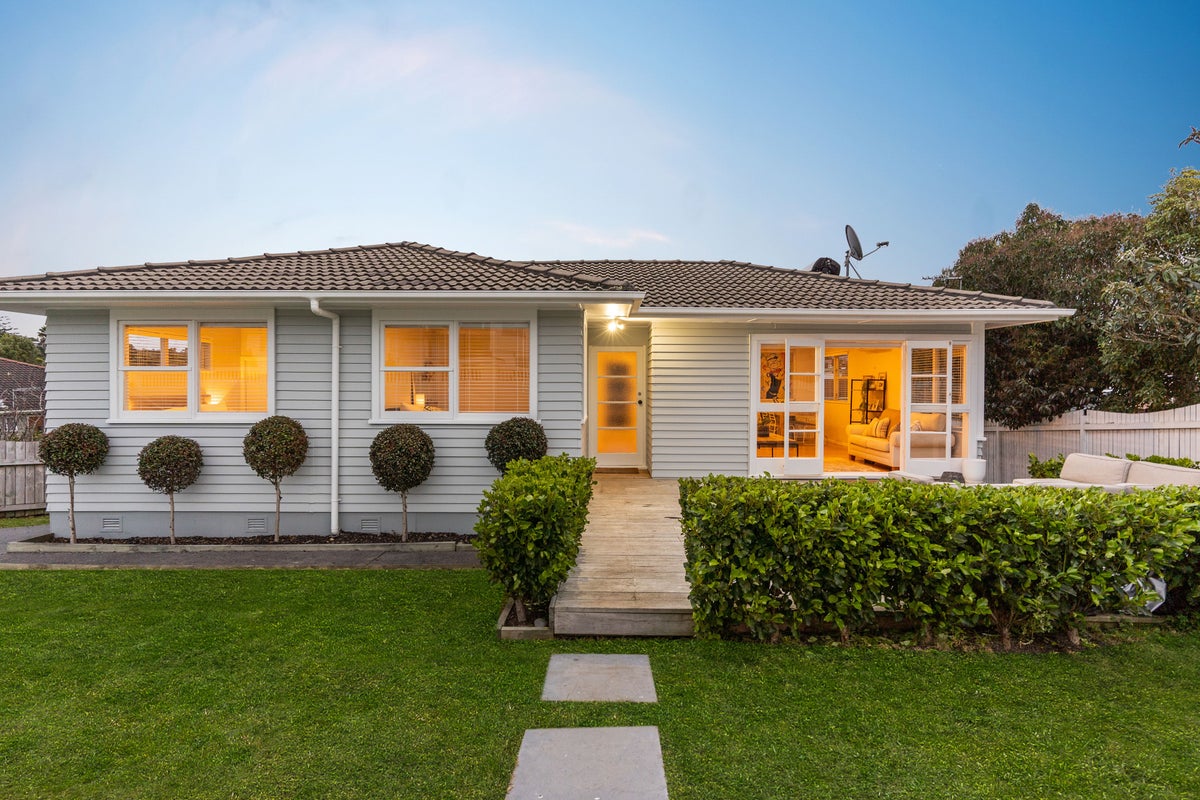71 Hellyers Street, Birkdale, Auckland - Carousel 1