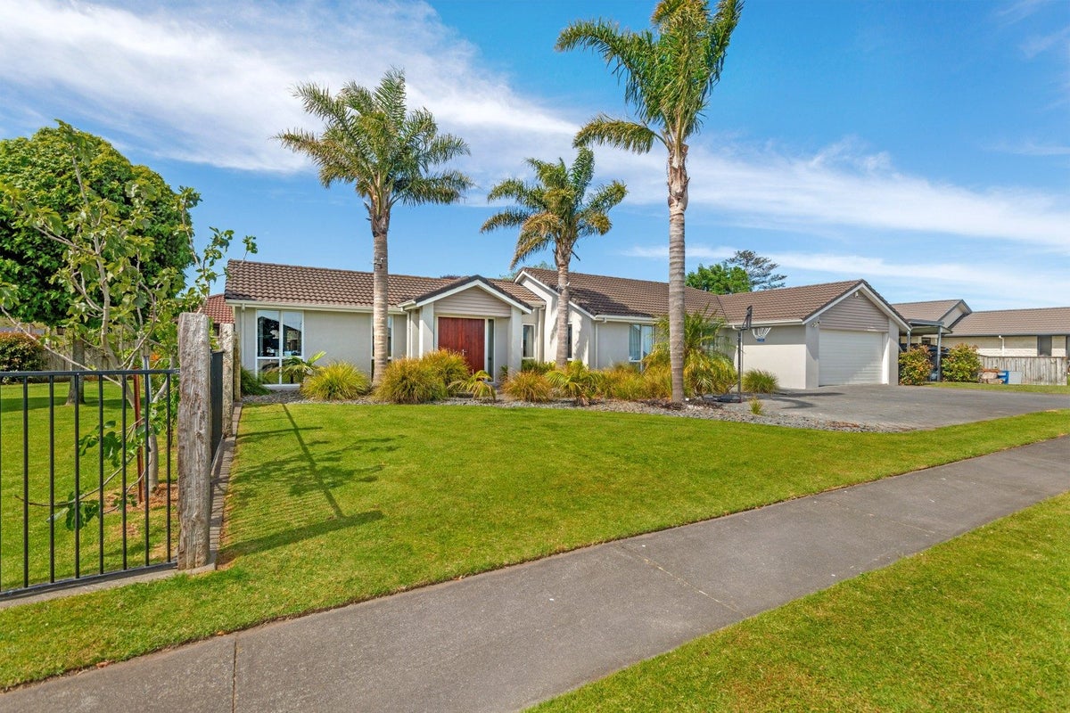 49 Sterling Park, Lytton West, Gisborne - Carousel 23