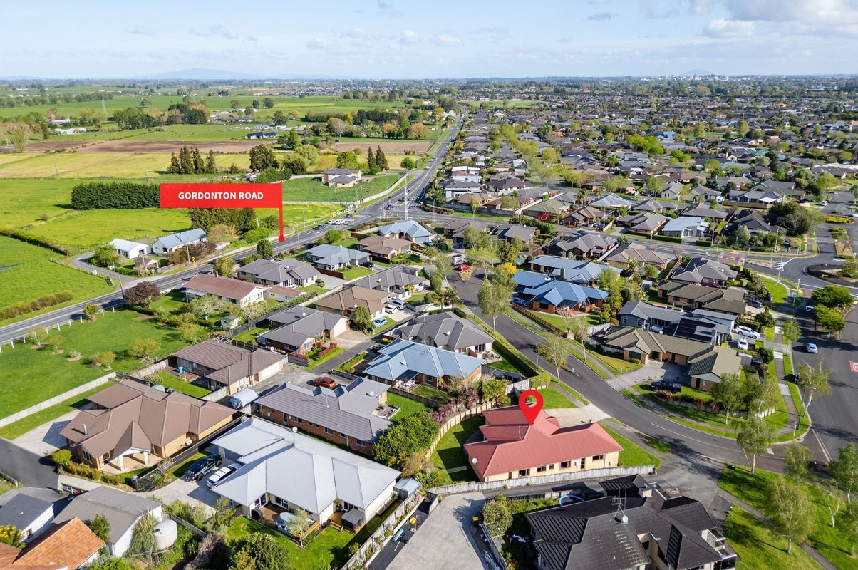 1 Farleigh Close, Huntington, Hamilton - Carousel 23